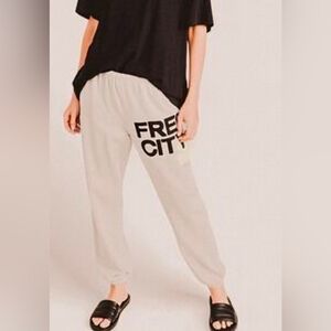 FREECITY Sweatpants in Off-white EUC